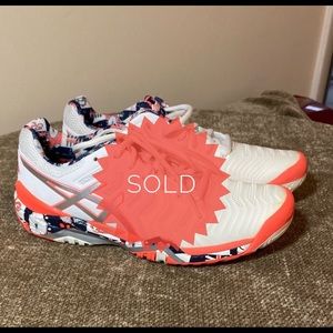 Women’s limited edition Asics tennis shoesize 9